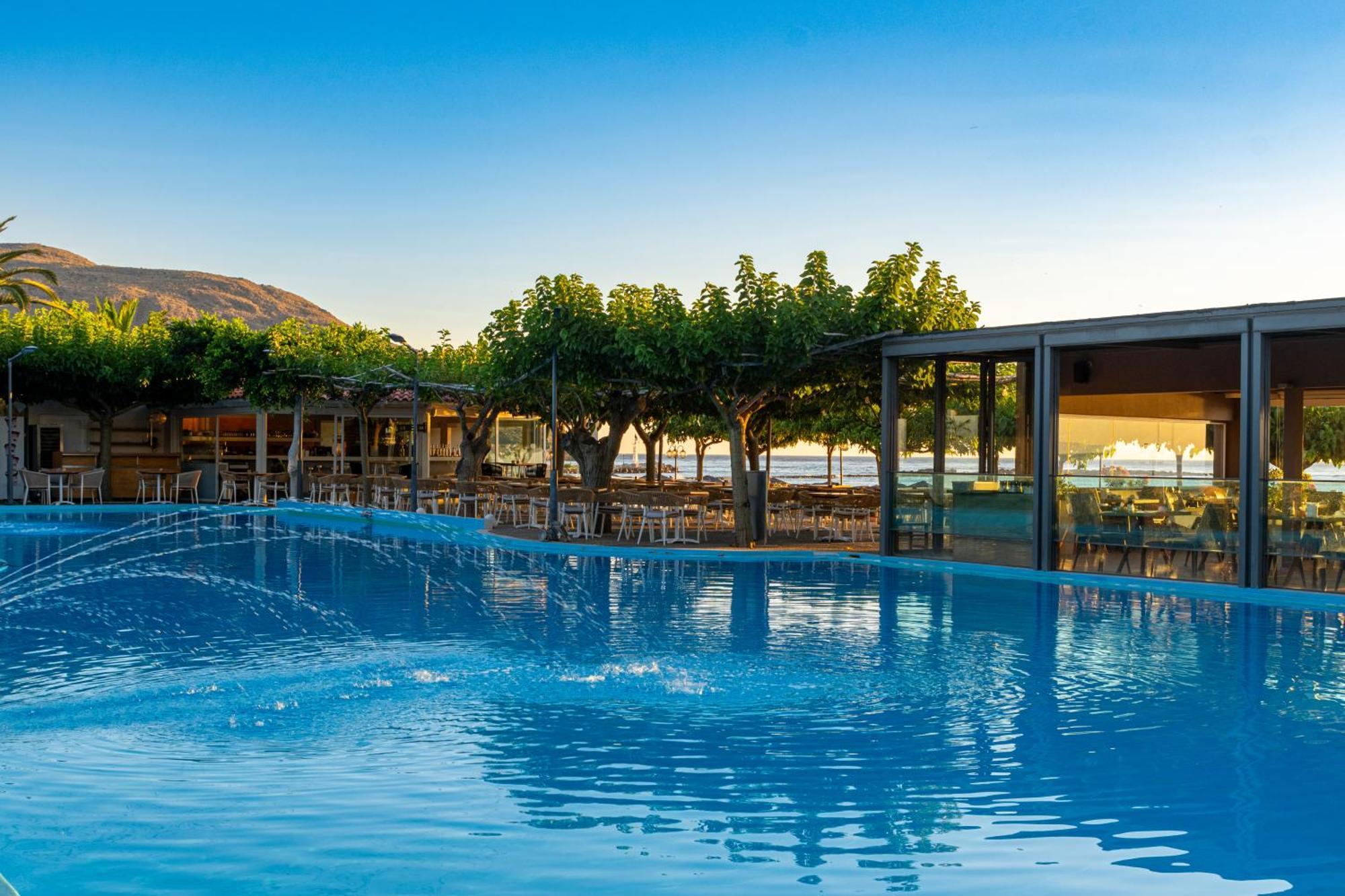 Corissia Princess Hotel เยโอริยิอูโปลิส ภายนอก รูปภาพ