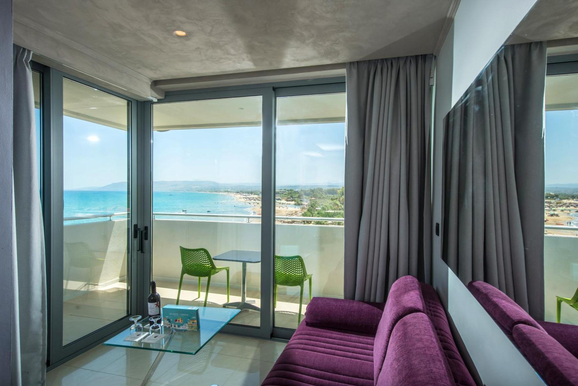 Corissia Princess Hotel เยโอริยิอูโปลิส ภายนอก รูปภาพ